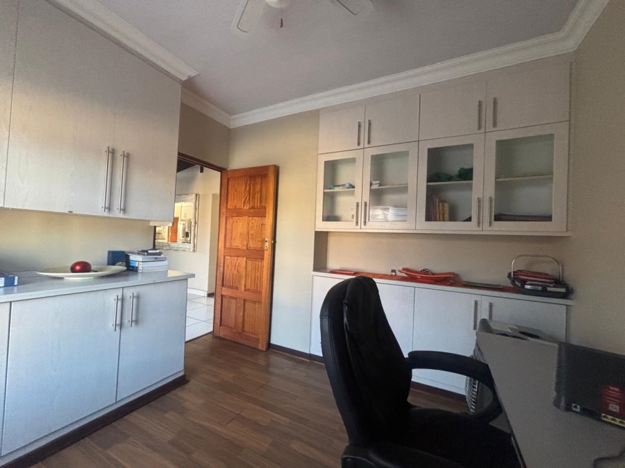 4 Bedroom Property for Sale in Langenhovenpark Free State